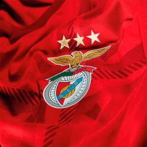 Nueva_camiseta_del_Benfica_para_la_temporada_2014_2015_06